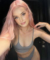 Tina, 24